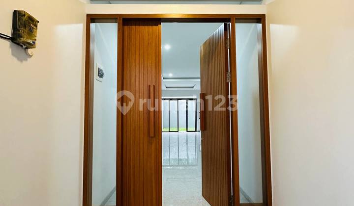 Rumah Mewah Dekat Toll Kejaksaan