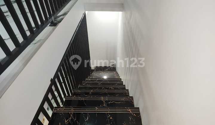 Rumah Mewah Eropa Classic Modern di Tapos Depok 2