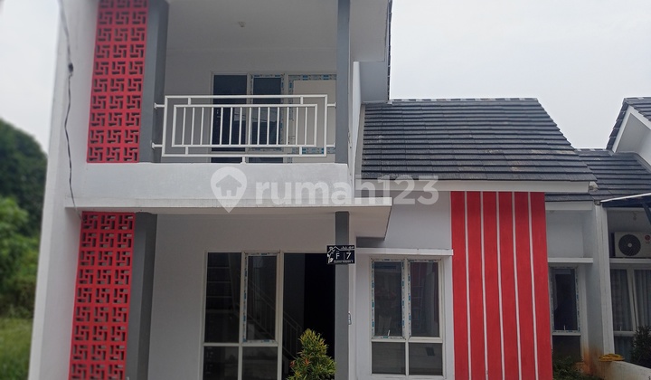 Rjmah Pinggir Jalan 1 ½ Lantai Siap Huni Dekat Mm2100