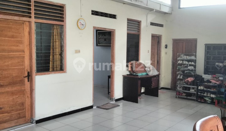 6-Bedroom Residential House Strategic Location on Jl Arteri Maguwoharjo, Depok, Sleman 2