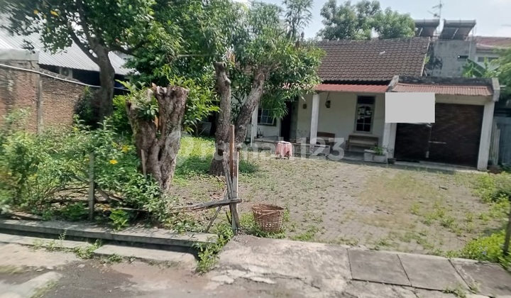 Dijual Tanah Bonus Bangunan Luas 625 Meter Persegi di Lokasi Strategis Surakarta.