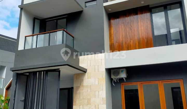 Rumah Mewah dalam Perum damai Regency Ngaglik Sleman 