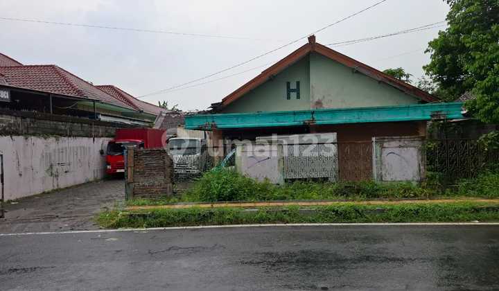 Land Area 938 Square Meter House, Suitable for Business, Mulungan Mlati Sleman Location