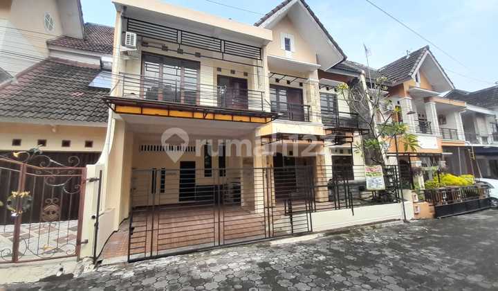 Rumah 2 Lantai Lokasi dalam Perum Taman Kuantan Mlati Sleman