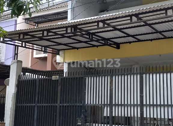 Rumah Semi Furnished Siap Huni di Taman Royal 1