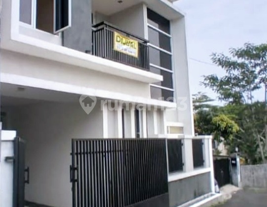 Quick Sale New Modern Minimalist 2-Story House Very Strategic Location in Gunung Batu Raya, Pasteur, Bandung Area