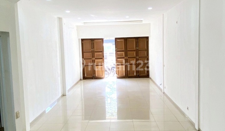 3.5-Story Ready-to-Use Shop House on Buah Batu Main Road, Bandung 2