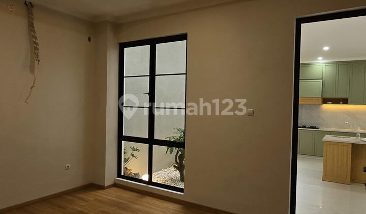 Dijual Rumah Mewah Semi Furnish Berlokasi Di Kencana Loka BSD Dijual Rumah Mewah Semi Furnish Berlokasi Di Kencana Loka BSD