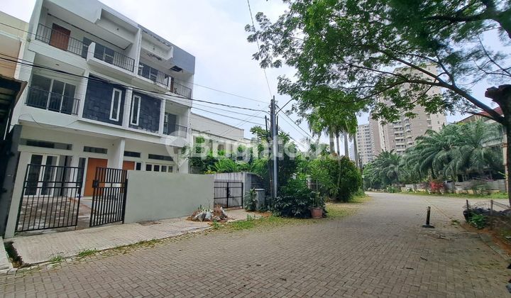 Kebon Jeruk House West Jakarta