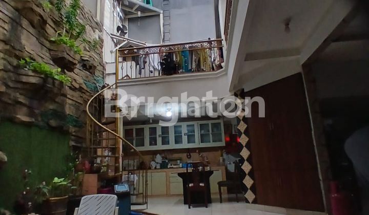 RUMAH KEBON JERUK JAKARTA BARAT