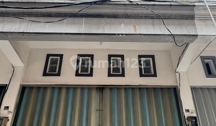 Rumah 2 1/2 Lantai di Teluk Gong