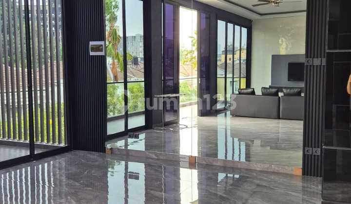 Dijual Rumah Mewah 3 Lantai di Casa Goya Kebon Jeruk Kemanggisan Dijual Rumah Mewah 3 Lantai di Casa Goya Kebon Jeruk Kemanggisan