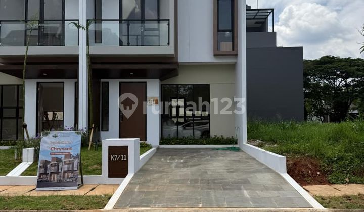 New Ready-to-Occupy Strategic House in Puri Botanical, West Jakarta