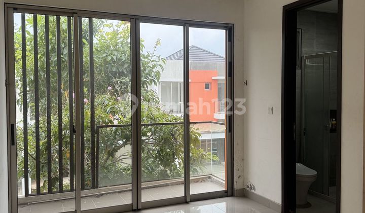 Disewakan Rumah Pik2 Cluster Magenta Semi Furnished 4 Ac' Waterheater.gorden Meja Makan