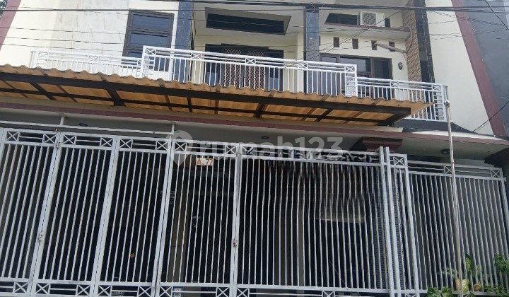 Dijual Rumah di Wisma Lidah Kulon 1