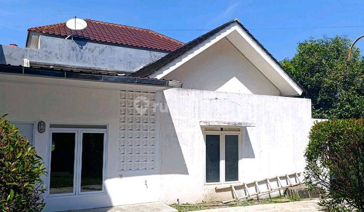 Rumah Posisi Hook Di Tamansari Hills, Dekat Kolam Renang. 1