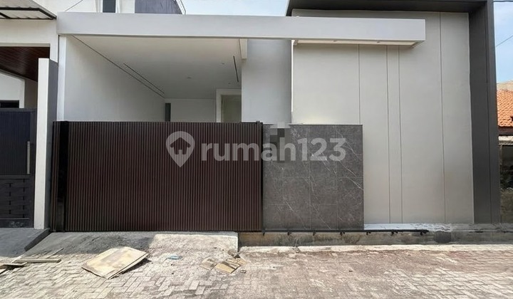 Rumah Cantik di Tanah Mas, Tengah Kota, Fasilitas Lengkap 1