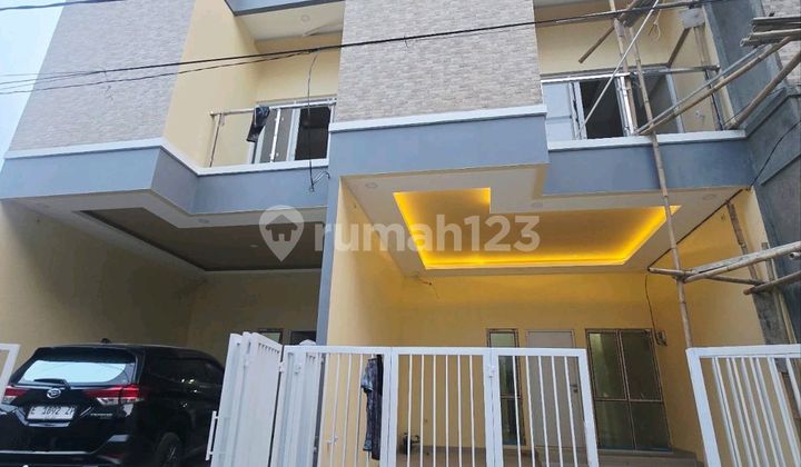 New House with Beautiful Spatial Planning SHM in Harapan Indah, Secondhand