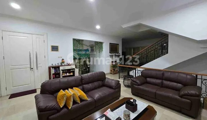 3-Story House in a Beautiful Environment with 3 Floors 3-Story House in a Beautiful Environment with 3 Floors