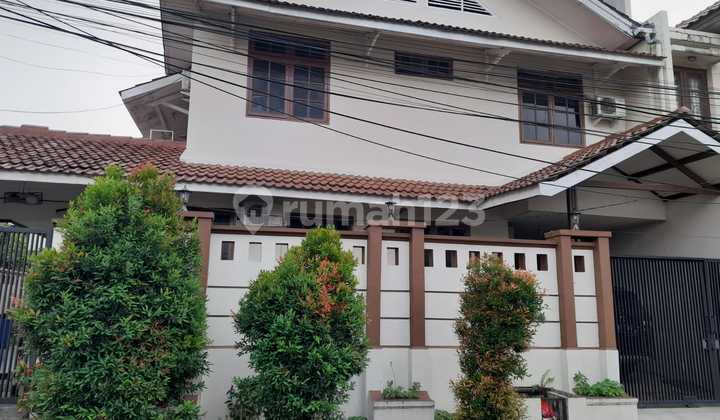 Rumah Bagus 400 m2 SHM di Kemang Jakarta Selatan Rumah Bagus 400 m2 SHM di Kemang Jakarta Selatan