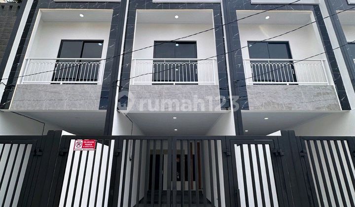 Rumah Baru Shn 3 Lantai Row Jalan 3 Mobil di Tanjung Duren Jakarta Barat Rumah Baru Shn 3 Lantai Row Jalan 3 Mobil di Tanjung Duren Jakarta Barat