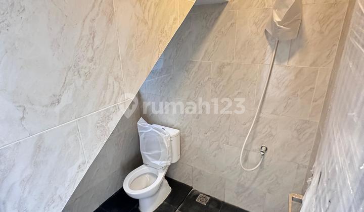 Rumah 2 Lantai Modern, 3 Kamar tidur 5 menit ke Stasiun Cisauk 2