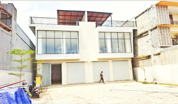 Ruko 3 Lantai dengan Rooftop & Parkiran Luas di Jl. Cargo Permai, Denpasar Barat, Bali