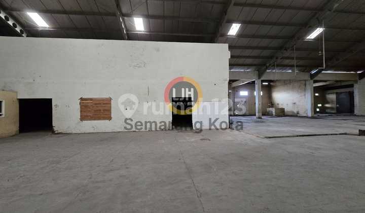 Gudang di Yos Sudarso 2