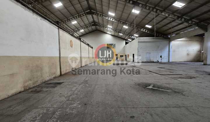 Gudang di Yos Sudarso 1