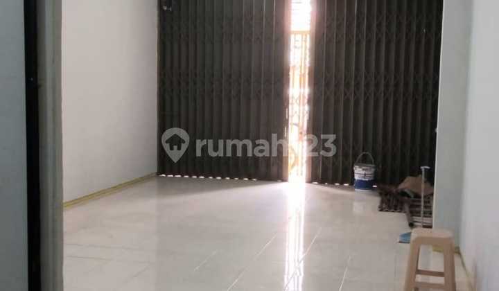 Ruko siap pakai di Gang Pinggir 1