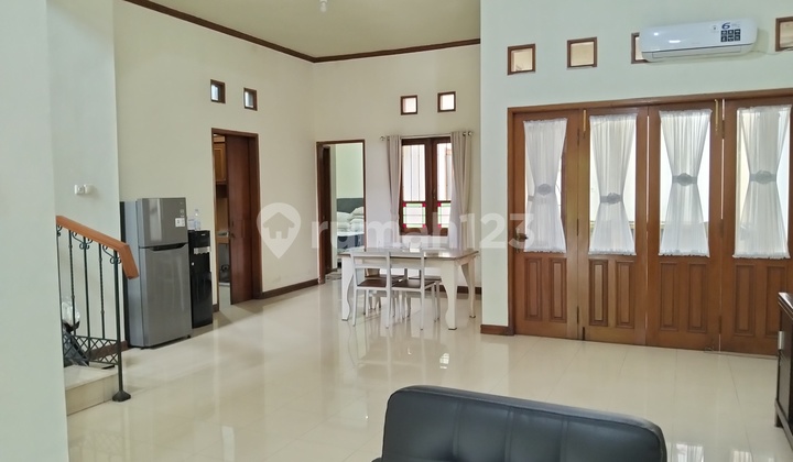 Rent a 2-Story House Pesona Khayangan Depok