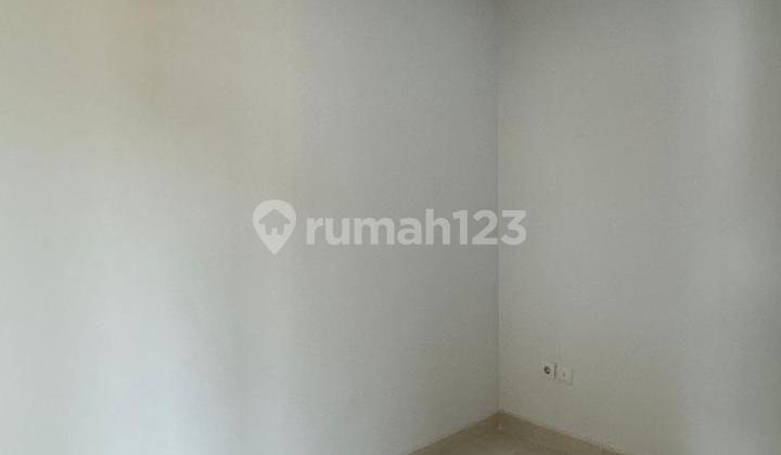 Virginia Near Pool 2