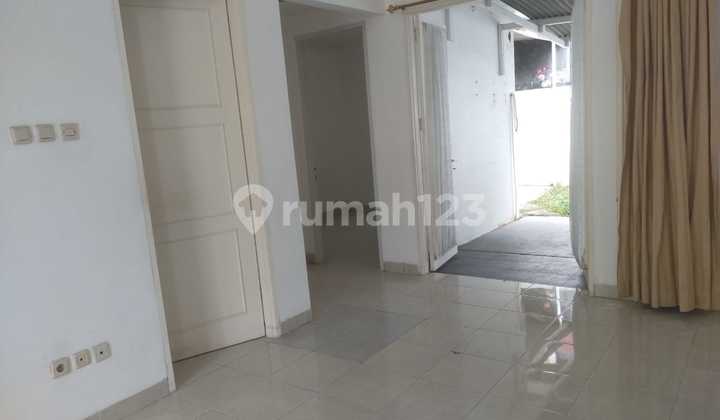 Valencia Ada Taman Belakang 2