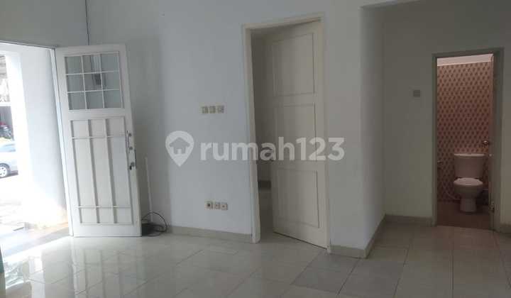 Valencia Ada Taman Belakang Valencia Ada Taman Belakang