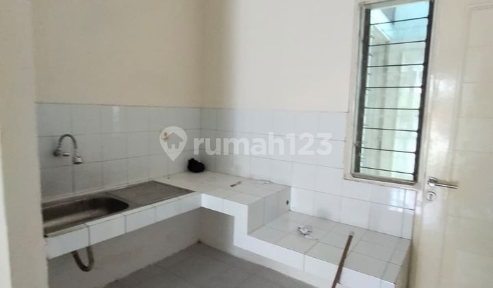 Jelita Has Air Conditioning and Curtains 2