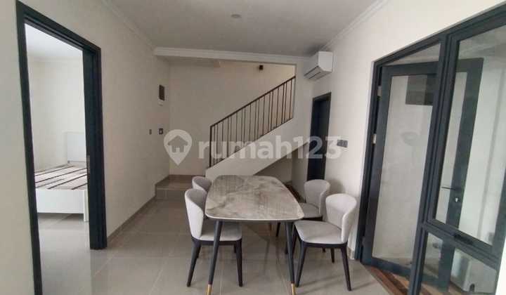 Murah Strozzi Premium Attic Semi-Furnished