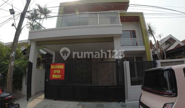 Dijual Rumah Luas Di Bintaro Jaya Akses Strategis, Bebas Banjir. Bangunan Sudah Full Renovasi, Siap Huni. 