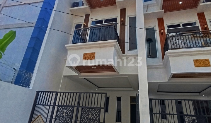 Rumah Cantik 3 Lantai Desain Minimalis, Lingkungan Tenang Di Duri Kepa Jakarta Barat 2