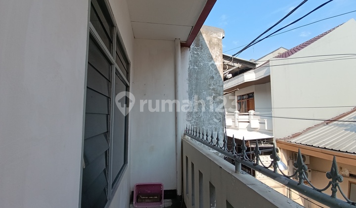 Rumah Cantik 2,5 Lantai + Carport Strategis Bebas Banjir di Tanjung Duren Jakarta Barat. 2