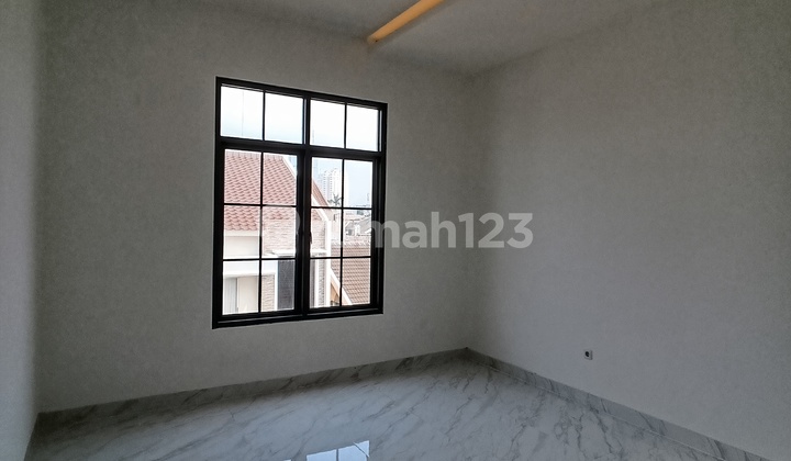 Rumah Cantik 3 Lantai American Modern Desain, Strategis Bebas Banjir Di Duri Kepa Dekat Tanjung Duren Jakarta Barat  2