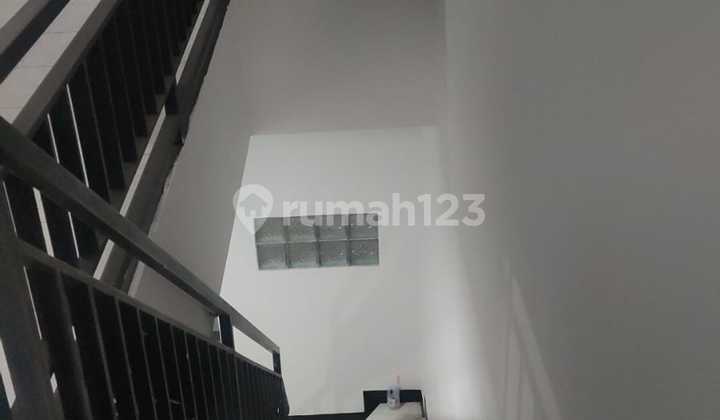 Rumah Cantik Rapih 2 Lantai Siap Huni Strategis Bebas Banjir Tanjung Duren Jakarta Barat 2