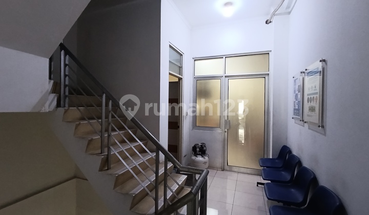 Strategic 3-Story Shop House + Beautiful Rooftop in Grogol, West Jakarta 2