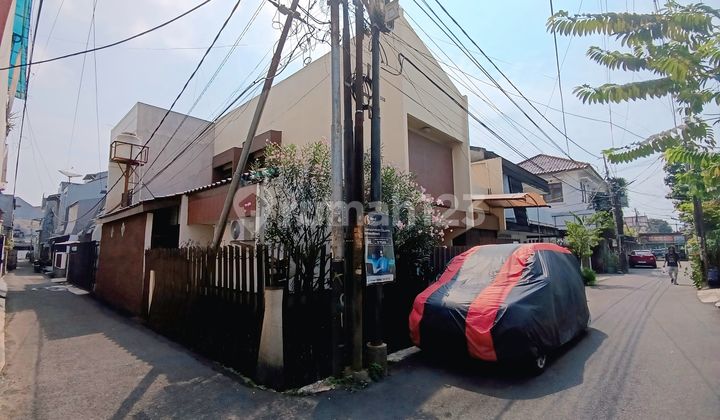 Rumah Hook Hoek 1,5 Lantai Desain Aristektur Kontemporer Cantik Strategis Bebas Banjir Di Tanjung Duren Jakarta Barat