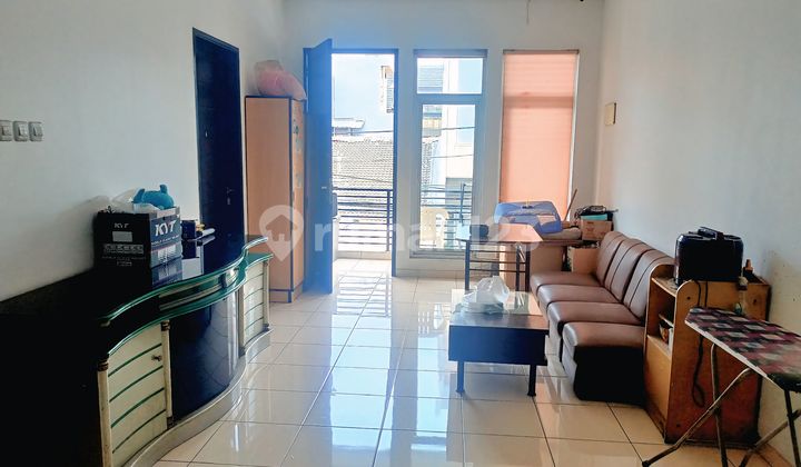 Rumah Cantik 3 Lantai Bonus Furnished Seperti Baru, Desain Minimalis Modern Siap Huni, Akses Jalan Lebar, Dekat Dengan Tol, Sekolah, Kampus & Mall Di Taman Ratu, Duri Kepa Dekat Tanjung Duren, Jakarta Barat 2