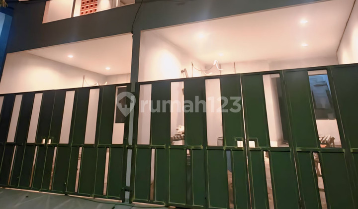 Brand New: Rumah 2 Lantai Tropical Modern Minimalis Semi Furnished Strategis Pinggir Jalan Hidup Di Duri Kepa Jakarta Barat 