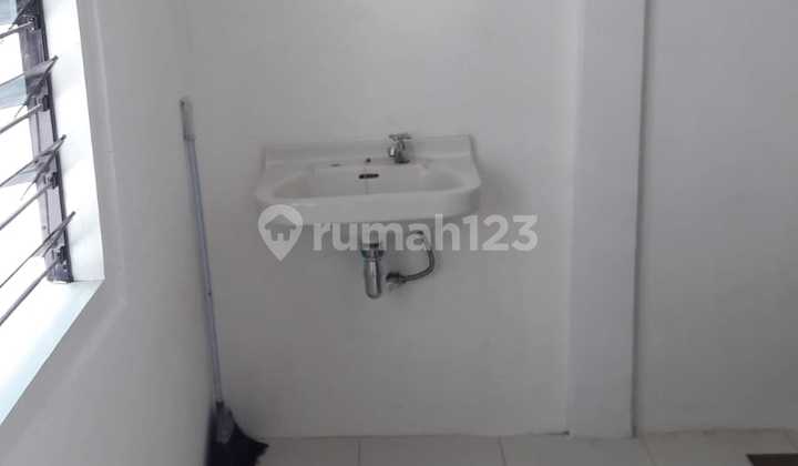 Rumah Cantik & Rapih Dibawah NJOP Siap Huni 2,5 Lantai Bagus Pasca Renovasi Total Seperti Rumah Baru, Strategis Row 2 Jalur, Pasar Baru, Jakarta Pusat 2