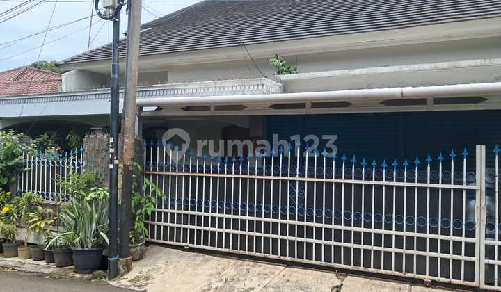 Strategic Flood-Free House in Tanah Kusir, South Jakarta Strategic Flood-Free House in Tanah Kusir, South Jakarta