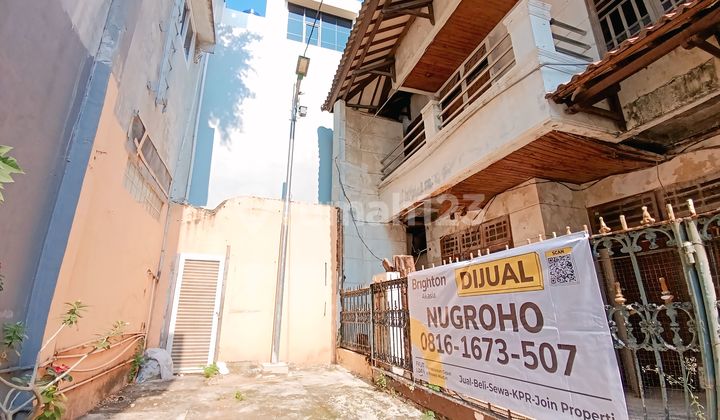 Rumah Tua 2 Lantai Hitung Tanah, Strategis Bebas Banjir di Tomang Jakarta Barat 2