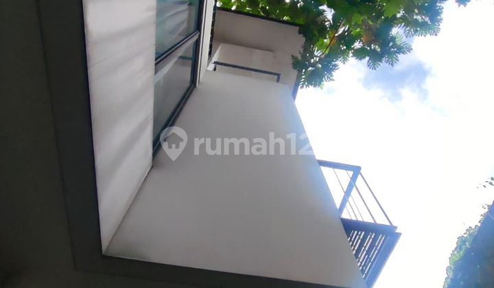 Hot Deals: Rumah Cantik Ex Artis Terkenal, Strategis 3 Lantai Hook, Kolam Renang Basement, Bebas Banjir di Kemang, Jakarta Selatan