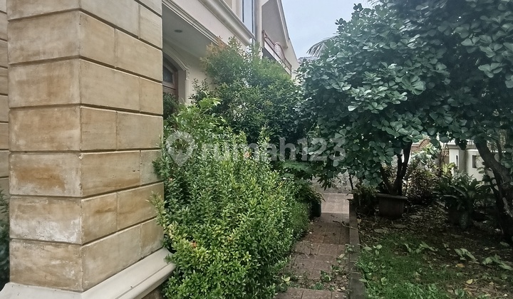 Rumah Mewah Luas Hook Cantik 3 Lantai Hadap Utara & Timur di Kemanggisan Jakarta Barat